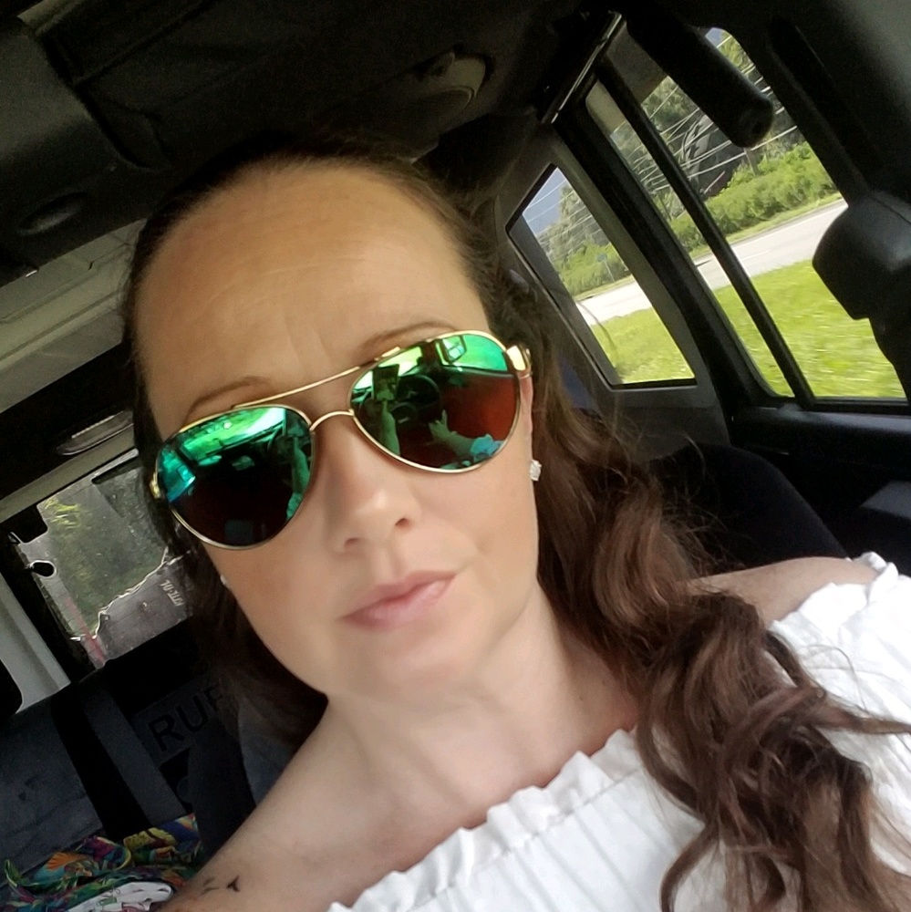Meet your Posher, Crystal